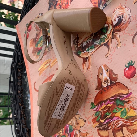 Gianni Bini Tan Heels Minimalist Design - Picture 7 of 7